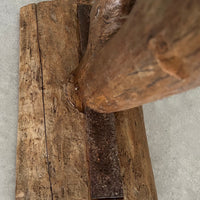 Hoher französischer Beistelltisch aus Holz