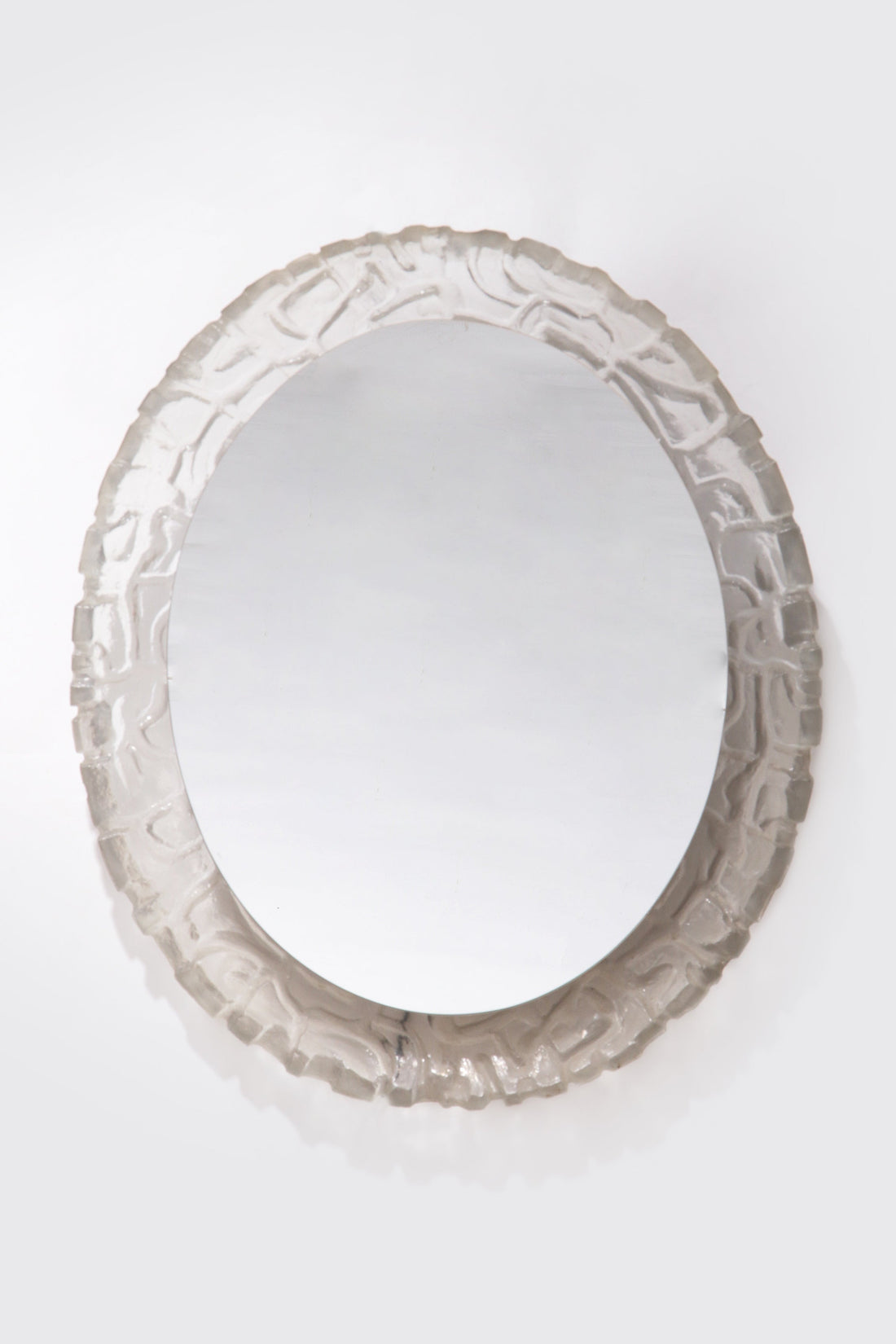 Hillebrand Oval Bathroom Wall Mirror with Lighting and Plexiglass Edge - Collectors - Net.Work