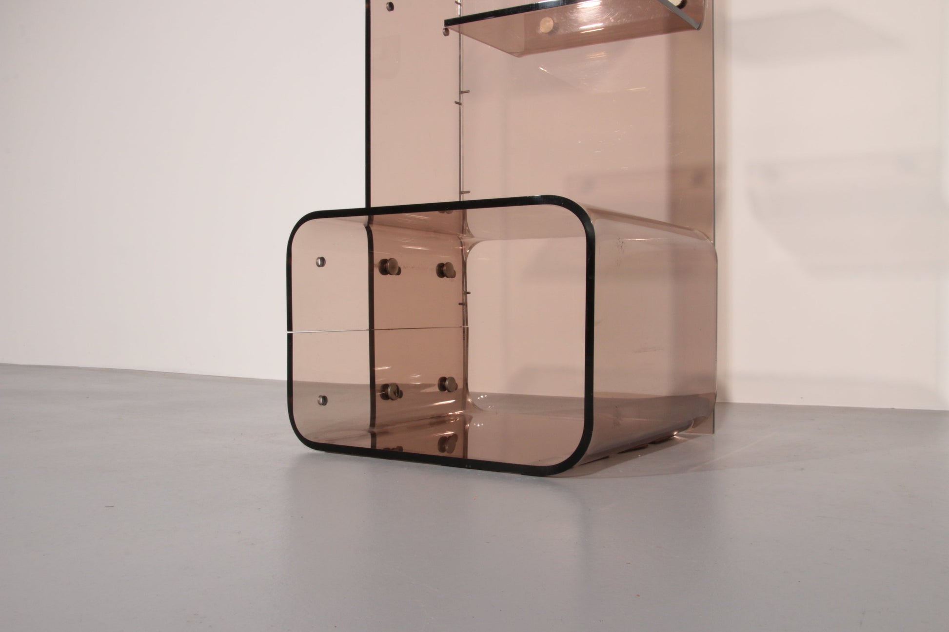 Iconic Michel Dumas Plexiglas Bookcase – 1970s French Space Age Design - Collectors - Net.Work