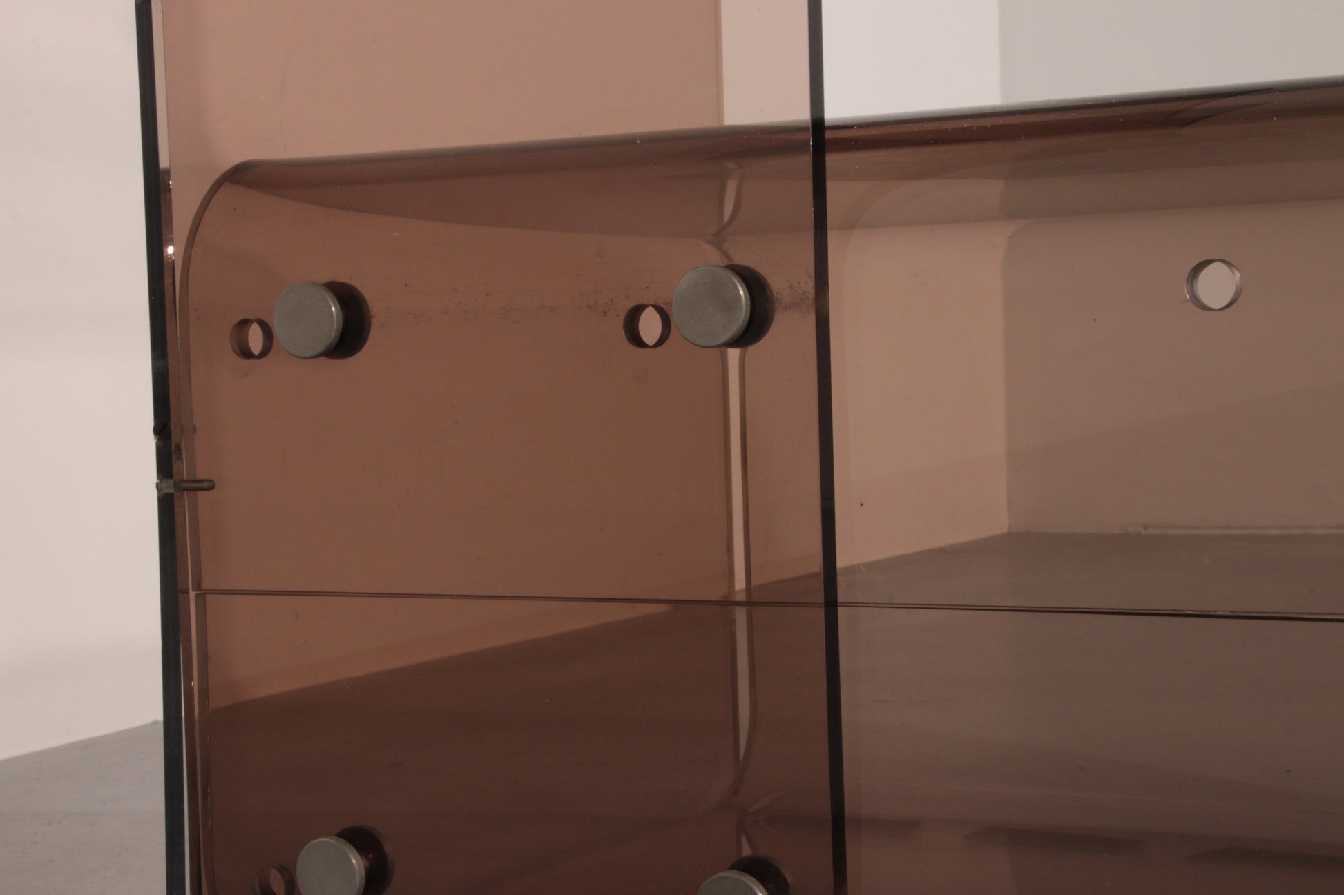 Iconic Michel Dumas Plexiglas Bookcase – 1970s French Space Age Design - Collectors - Net.Work