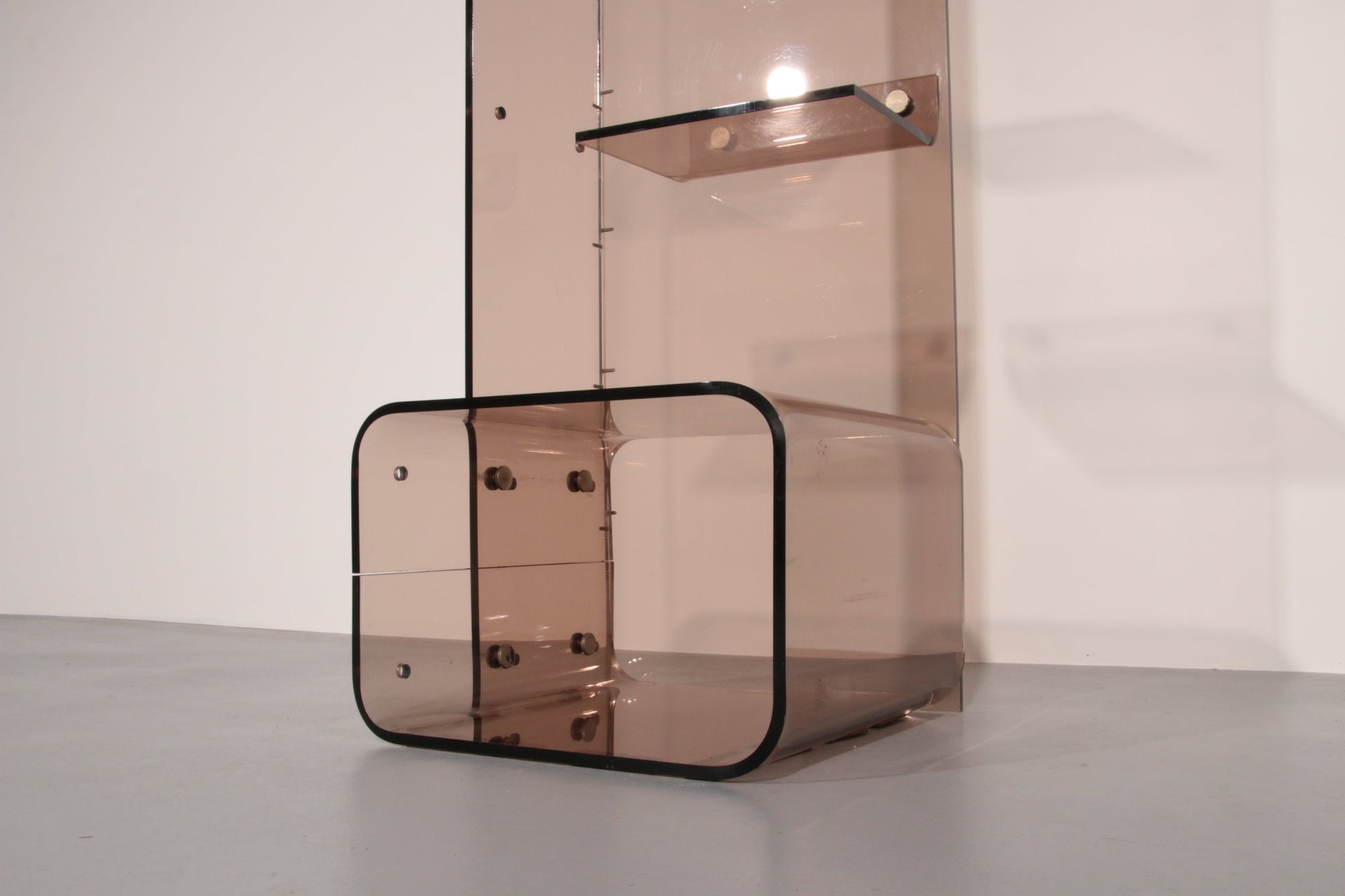 Iconic Michel Dumas Plexiglas Bookcase – 1970s French Space Age Design - Collectors - Net.Work