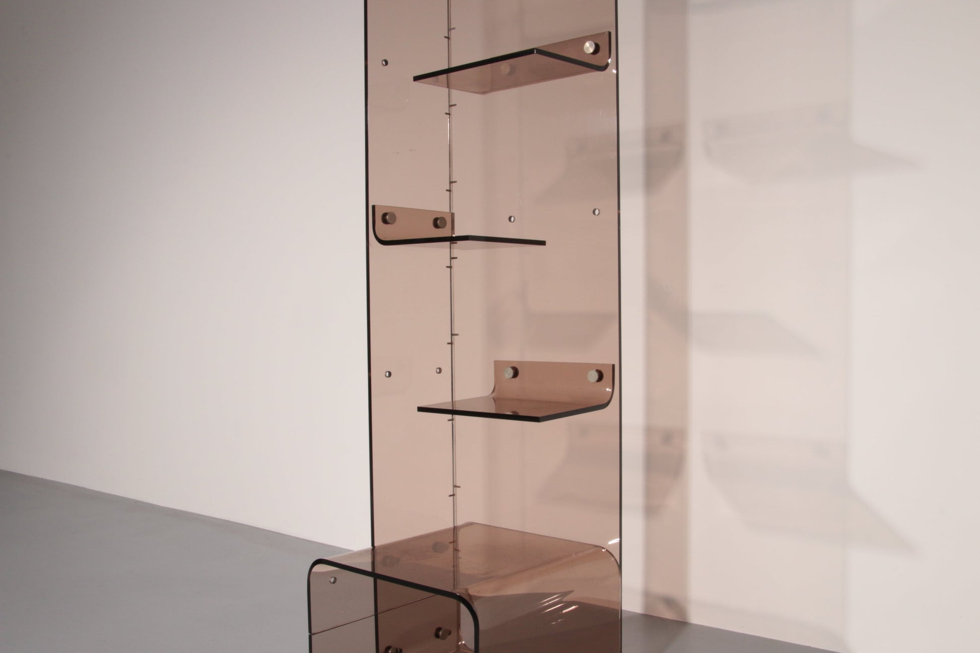 Iconic Michel Dumas Plexiglas Bookcase – 1970s French Space Age Design - Collectors - Net.Work