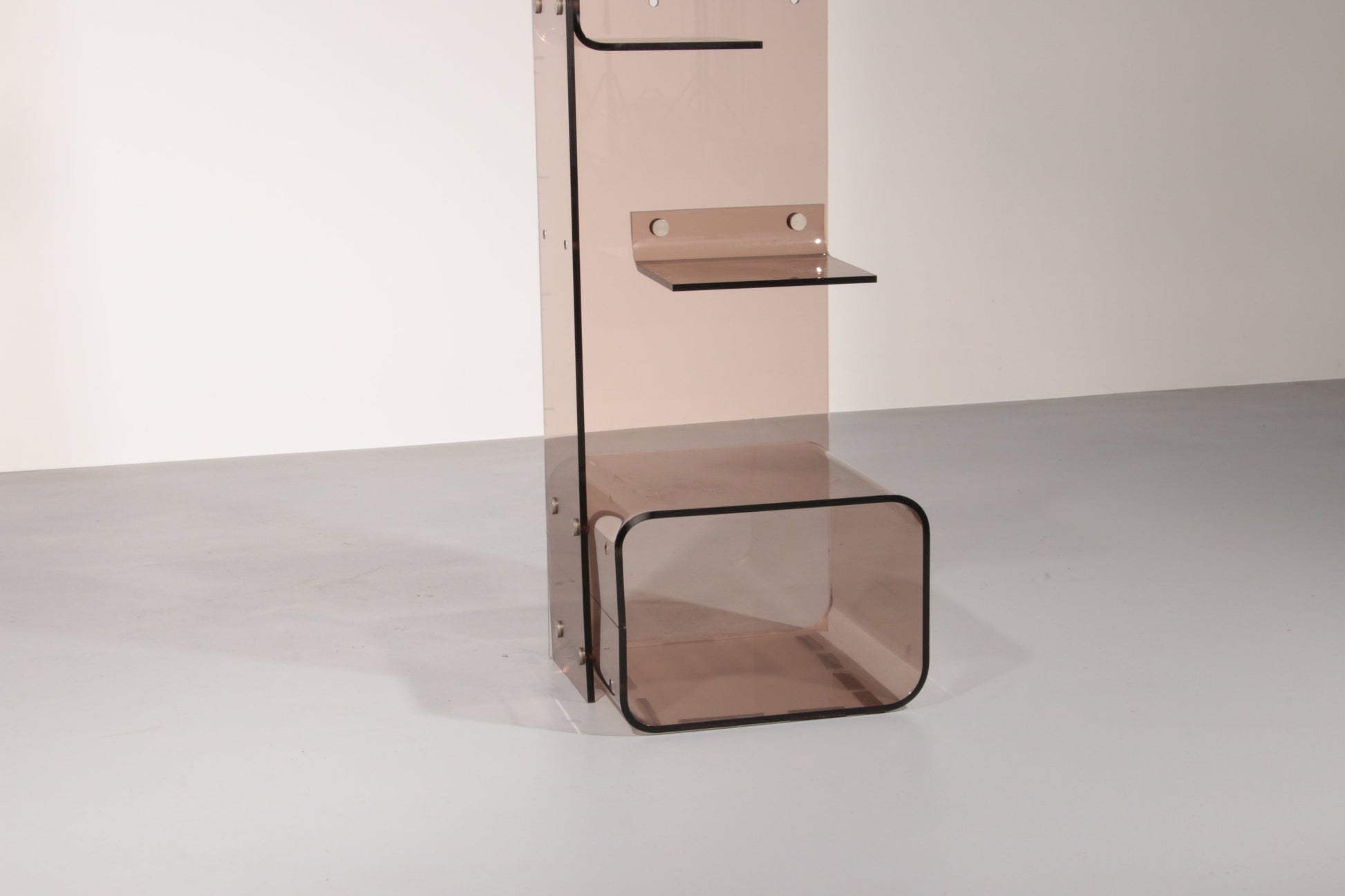 Iconic Michel Dumas Plexiglas Bookcase – 1970s French Space Age Design - Collectors - Net.Work