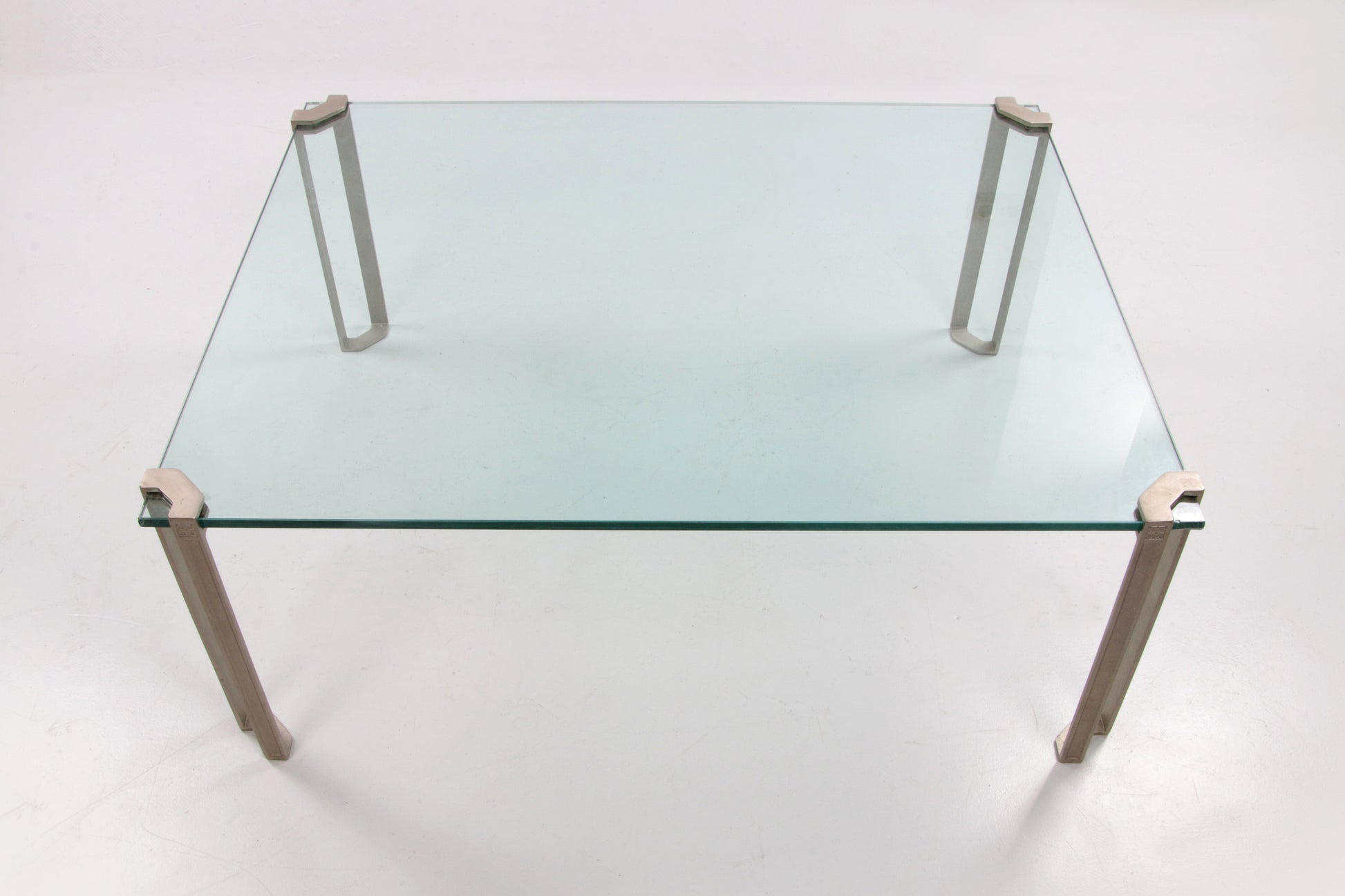 Iconic side or coffee Table's from 1970s T24 by Peter Ghyczy – Onix Legs - Collectors - Net.Work