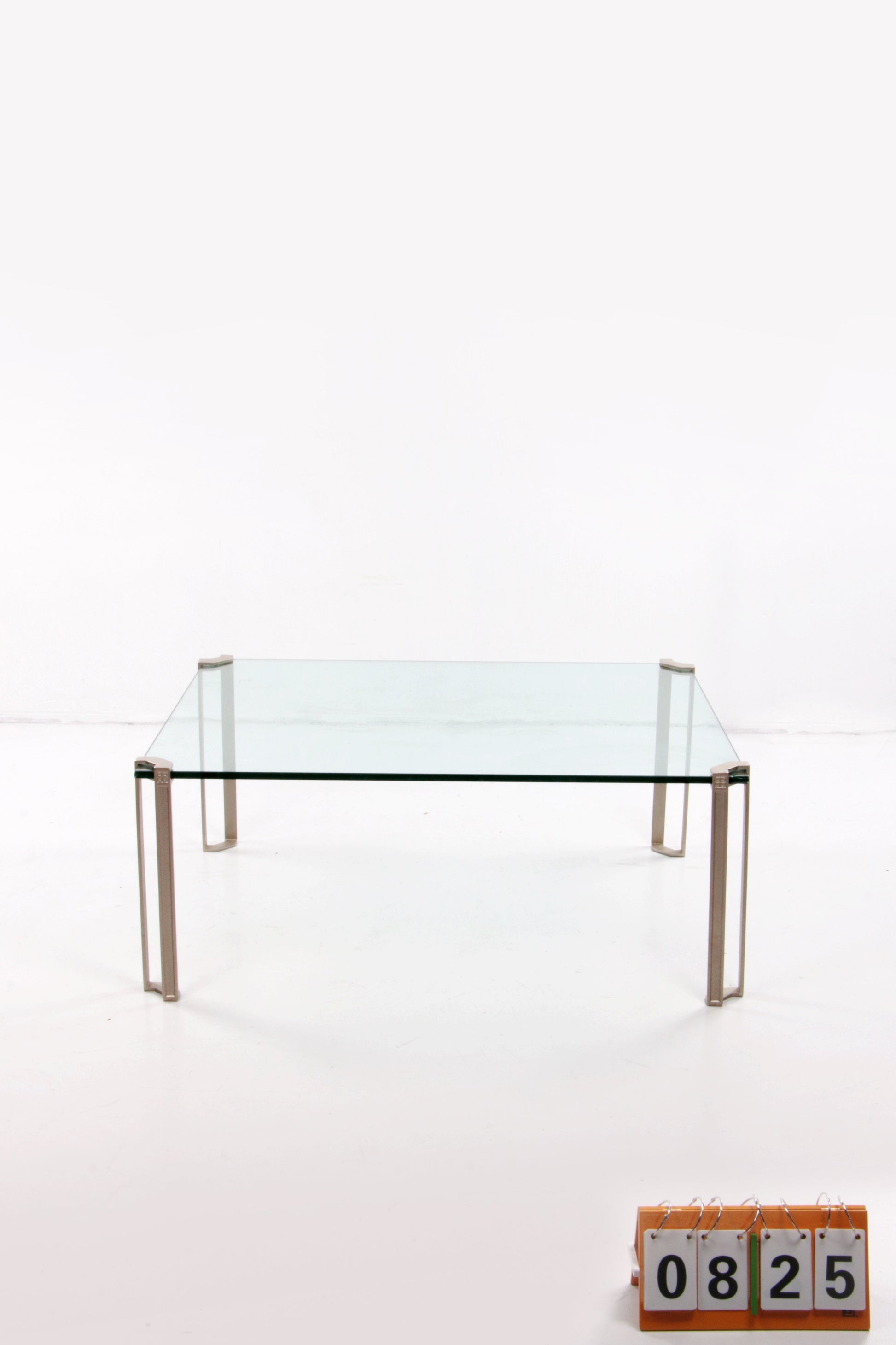Iconic side or coffee Table's from 1970s T24 by Peter Ghyczy – Onix Legs - Collectors - Net.Work