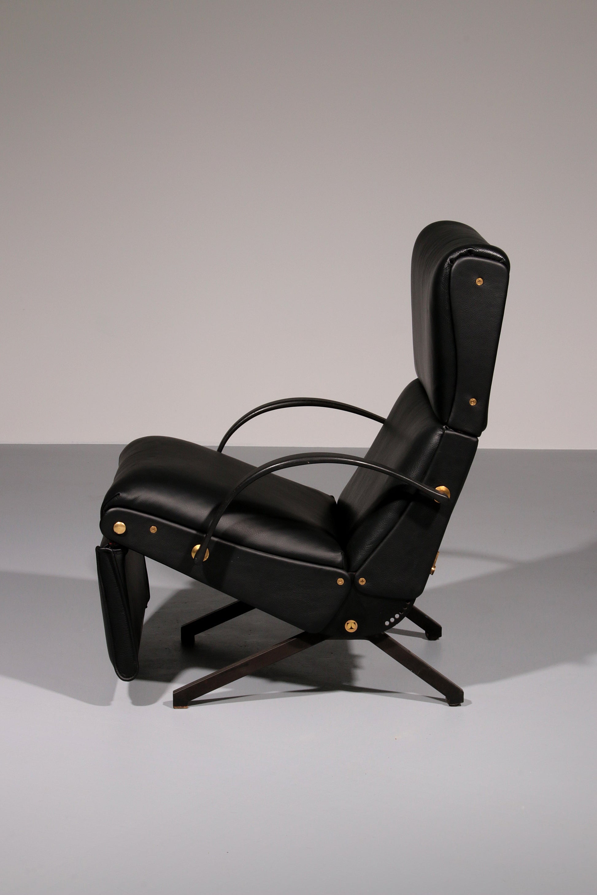 Italian Black Leather Adjustable P40 Relax Chair by Osvaldo Borsani Tecno. - Collectors - Net.Work