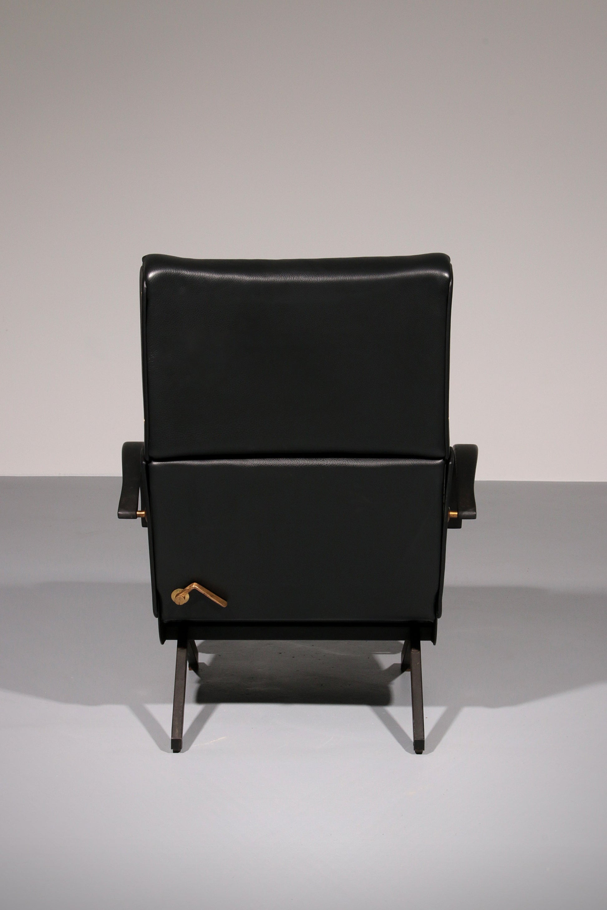 Italian Black Leather Adjustable P40 Relax Chair by Osvaldo Borsani Tecno. - Collectors - Net.Work