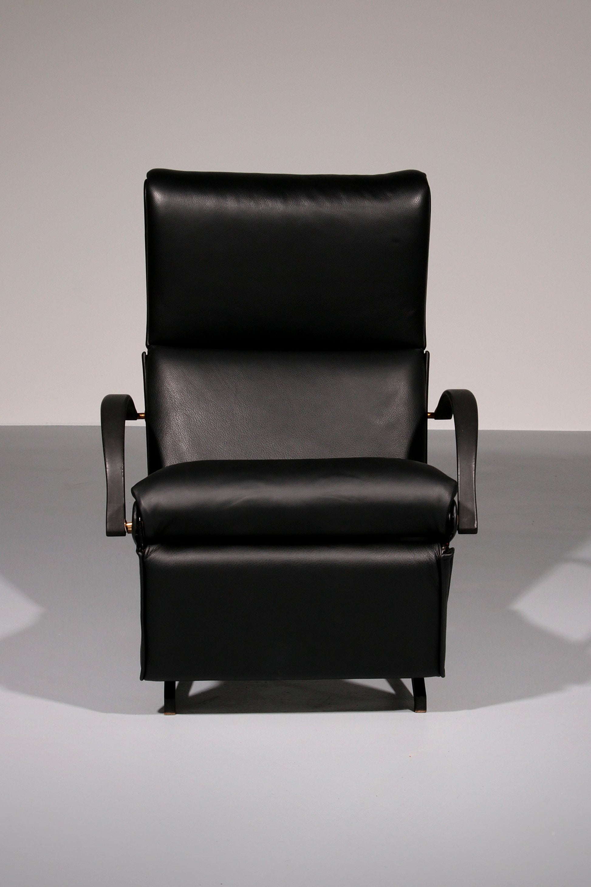 Italian Black Leather Adjustable P40 Relax Chair by Osvaldo Borsani Tecno. - Collectors - Net.Work