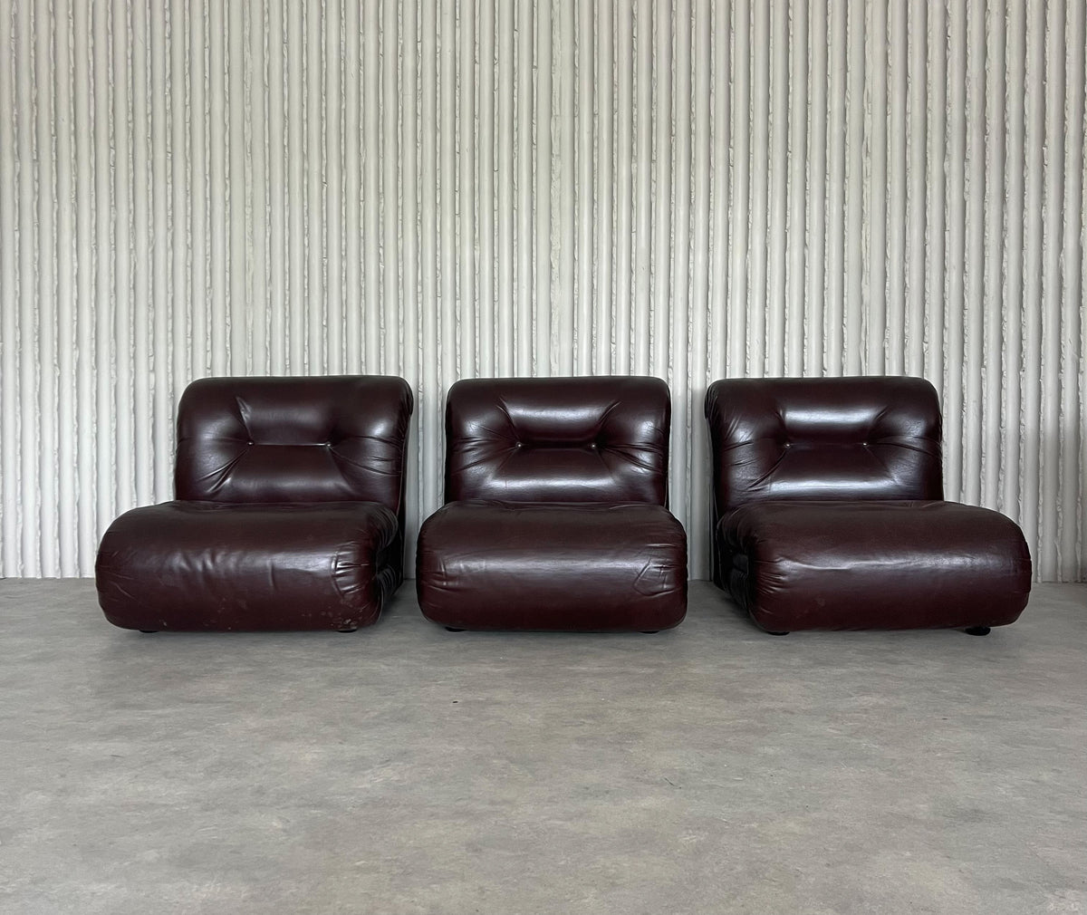 Italienische Loungesessel aus burgunderrotem Leder – 6er-Set