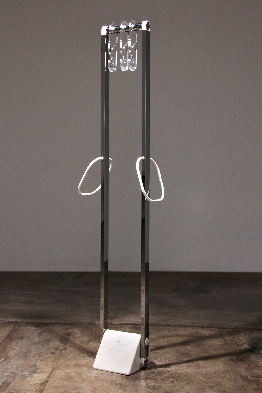 Italian Design Coat Rack with White Marble Base and Chrome Stands, 1970s - Collectors - Net.Work