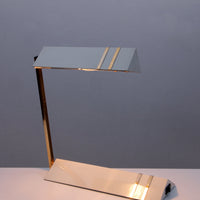Italienische Schreibtischlampe mit klarem Design (1960)