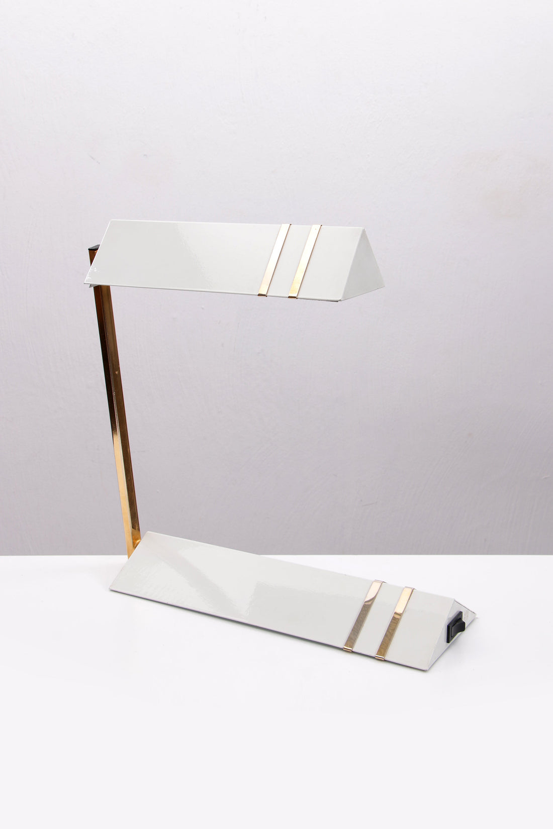 Italian Desk Lamp with Clean Design (1960) - Collectors - Net.Work