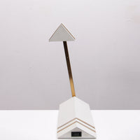 Italienische Schreibtischlampe mit klarem Design (1960)