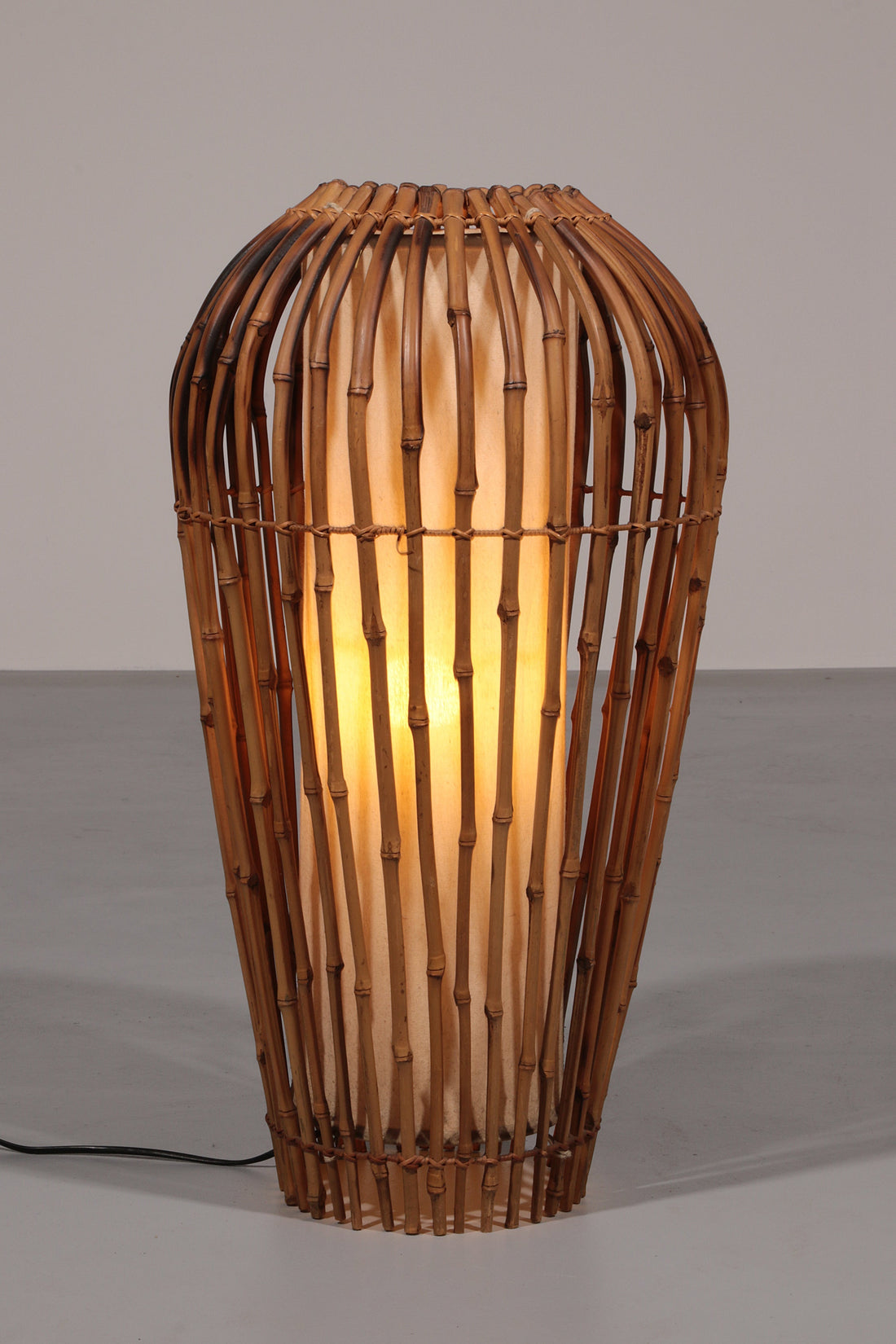 Midcentury Floor Lamp Rattan, Bamboo and Fabric Franco Albini, Italy 1960s - Collectors - Net.Work