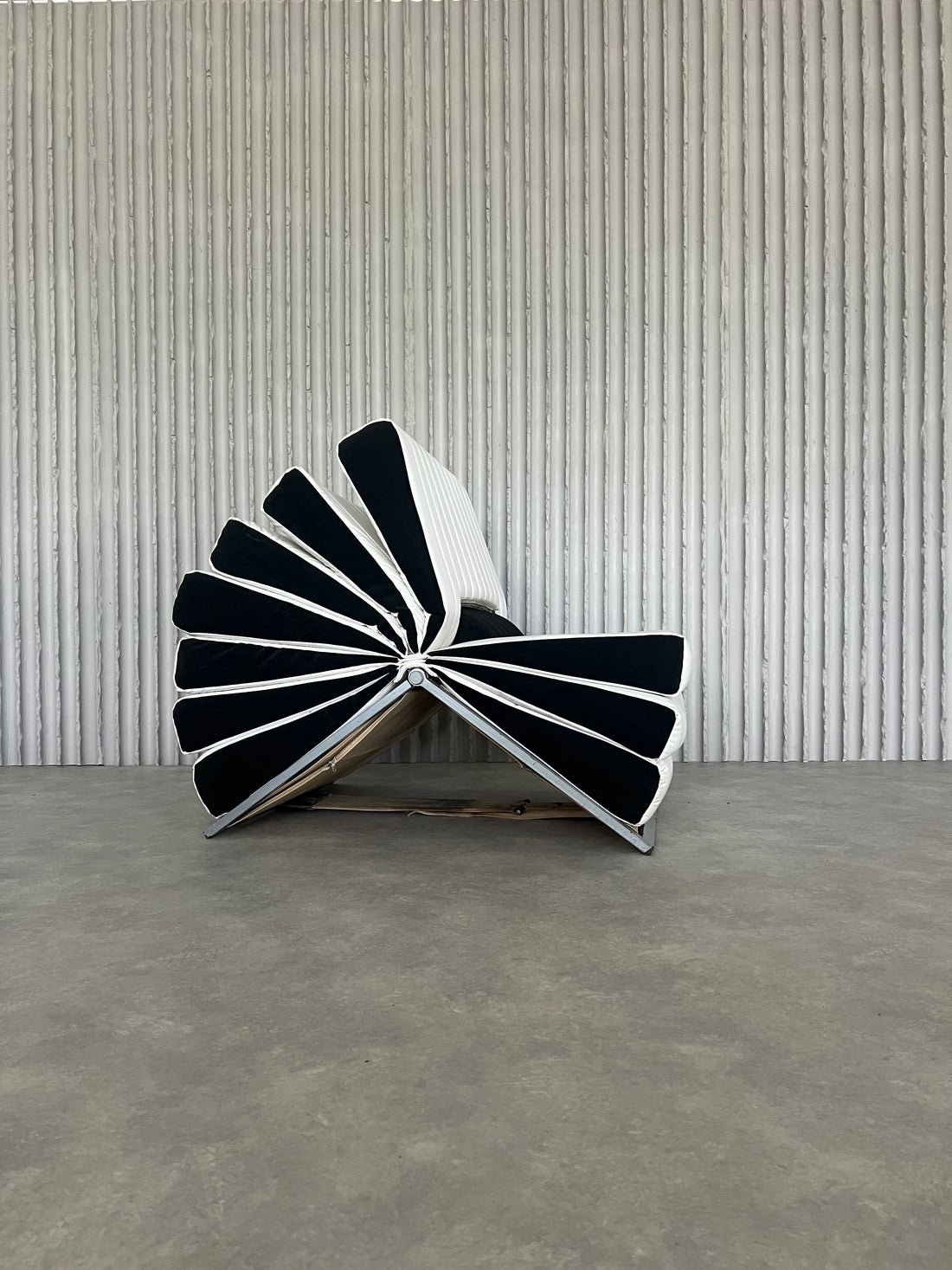 Original “Libro” chair by Gruppo DAM for Busnelli - Collectors - Net.Work