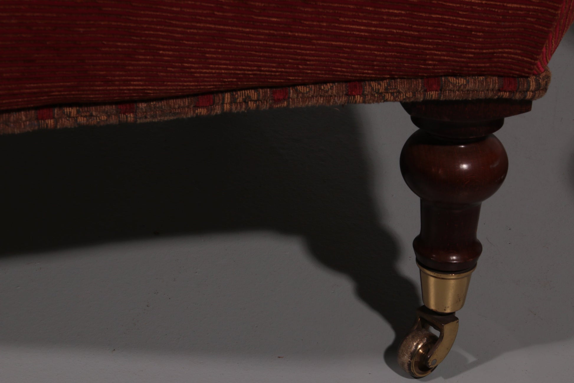 Pair of French Red fabric Button Back Armchairs - Collectors - Net.Work