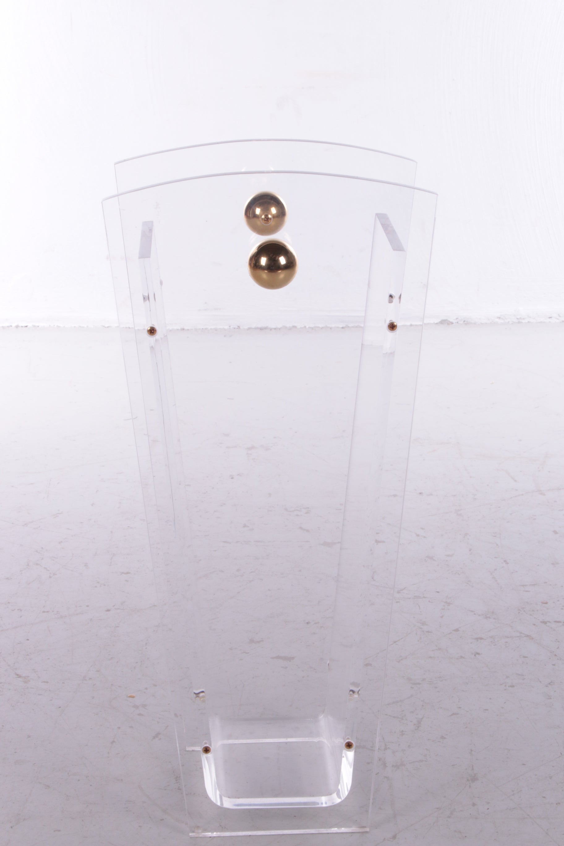 Plexie glass Umbrella stand Charles Hollis Jones with brass accents,1970 - Collectors - Net.Work