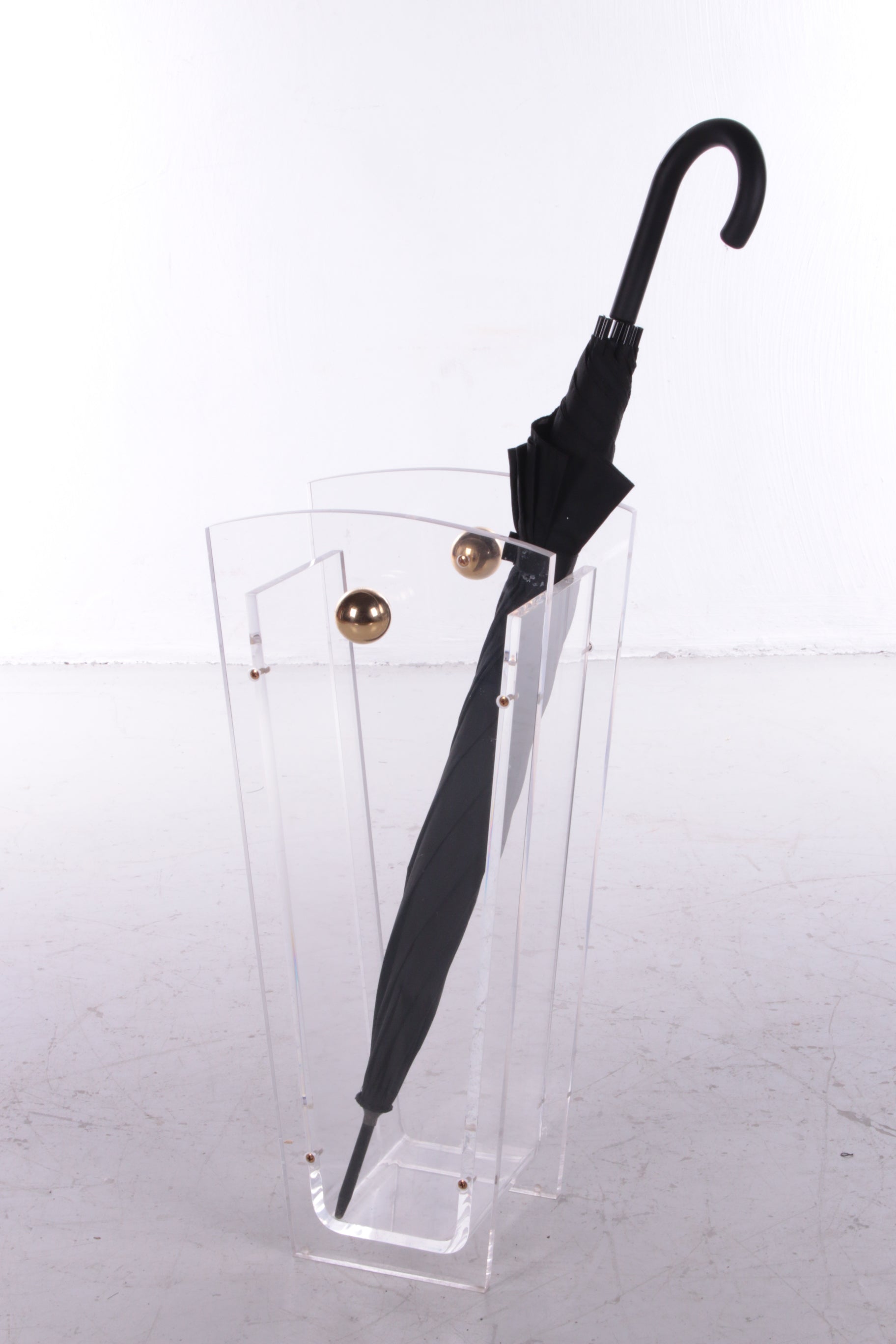 Plexie glass Umbrella stand Charles Hollis Jones with brass accents,1970 - Collectors - Net.Work