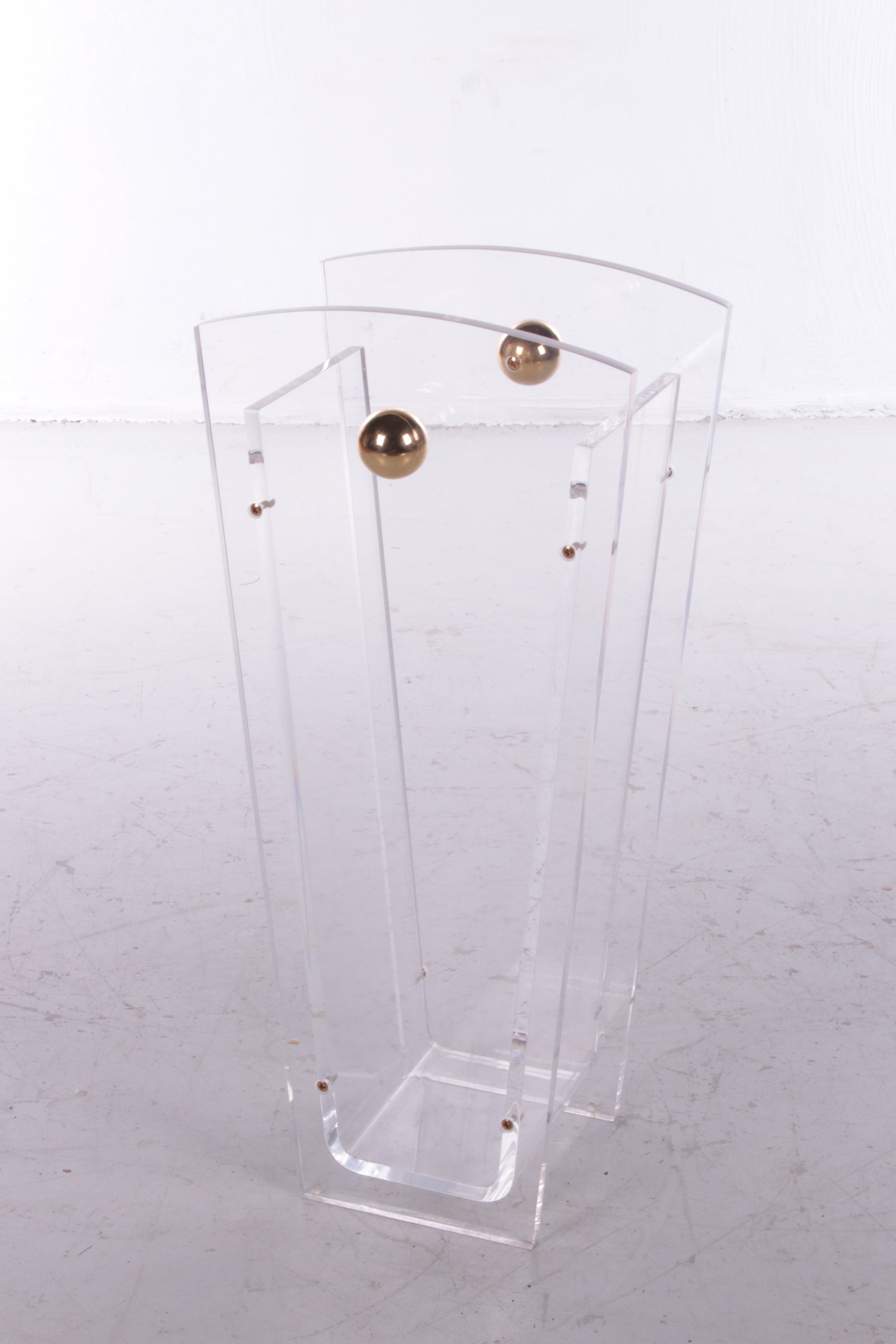 Plexie glass Umbrella stand Charles Hollis Jones with brass accents,1970 - Collectors - Net.Work