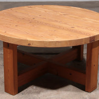 Runder Couchtisch aus Kiefernholz, Skandinavien, 1970