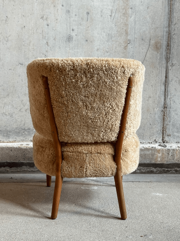 Scandinavian mid century design lounge chair in sheepskin - Collectors - Net.Work
