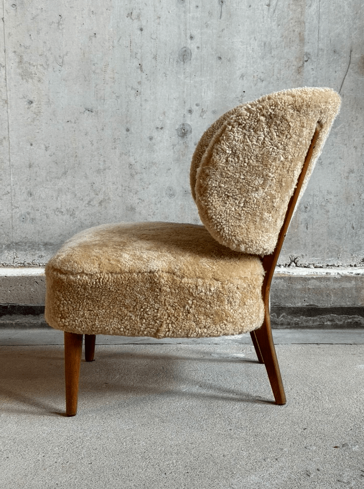 Scandinavian mid century design lounge chair in sheepskin - Collectors - Net.Work