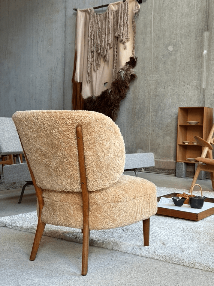 Scandinavian mid century design lounge chair in sheepskin - Collectors - Net.Work