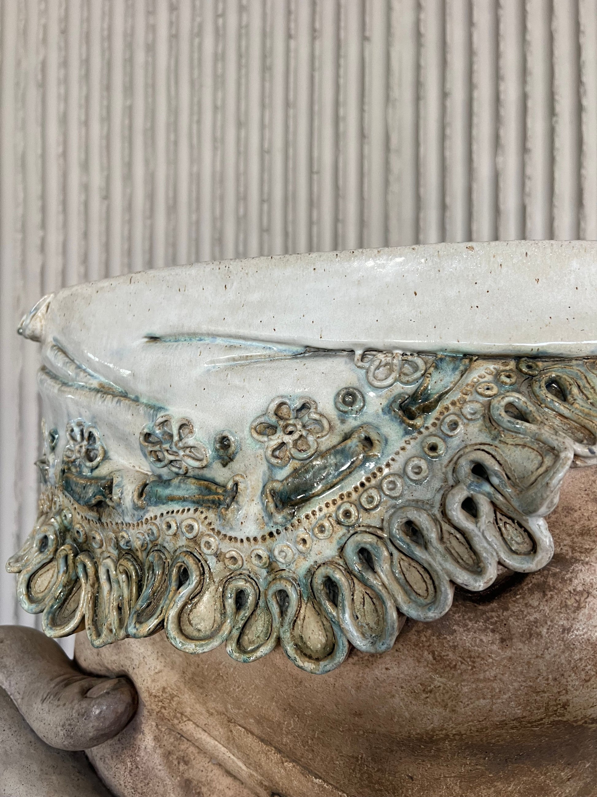 Sculptural ceramic side table by Francis Hewlett - Collectors - Net.Work