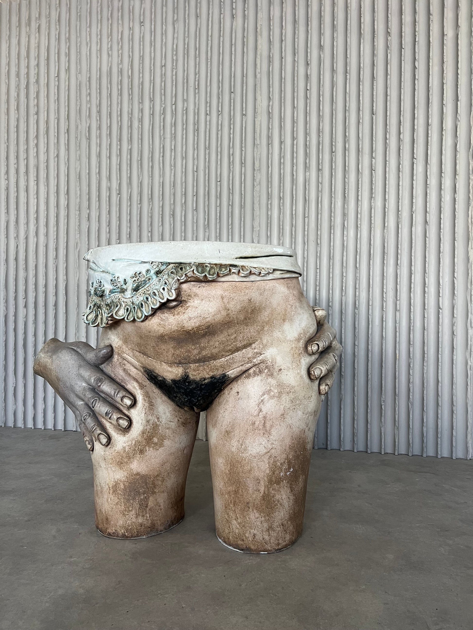 Sculptural ceramic side table by Francis Hewlett - Collectors - Net.Work