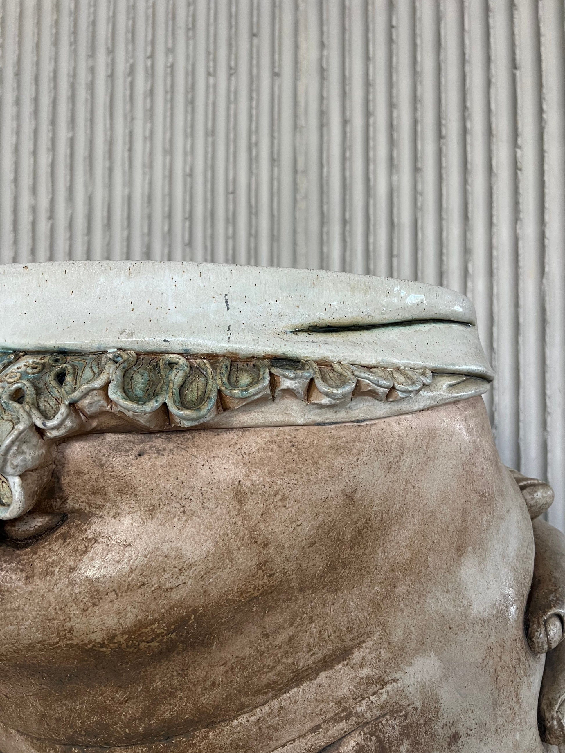 Sculptural ceramic side table by Francis Hewlett - Collectors - Net.Work