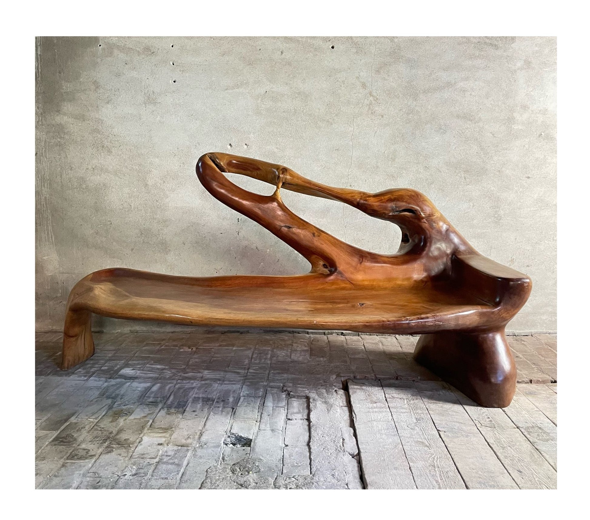 Sculptural, organically shaped solid wooden bench - COLLECTORS RDAM
