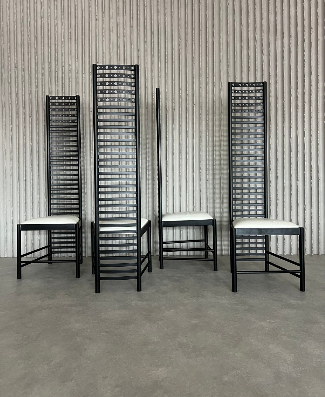 Set of 4 Postmodern Steel Dining Chairs – Sculptural High-Back Design, c. 1980s - Collectors-Net.Work