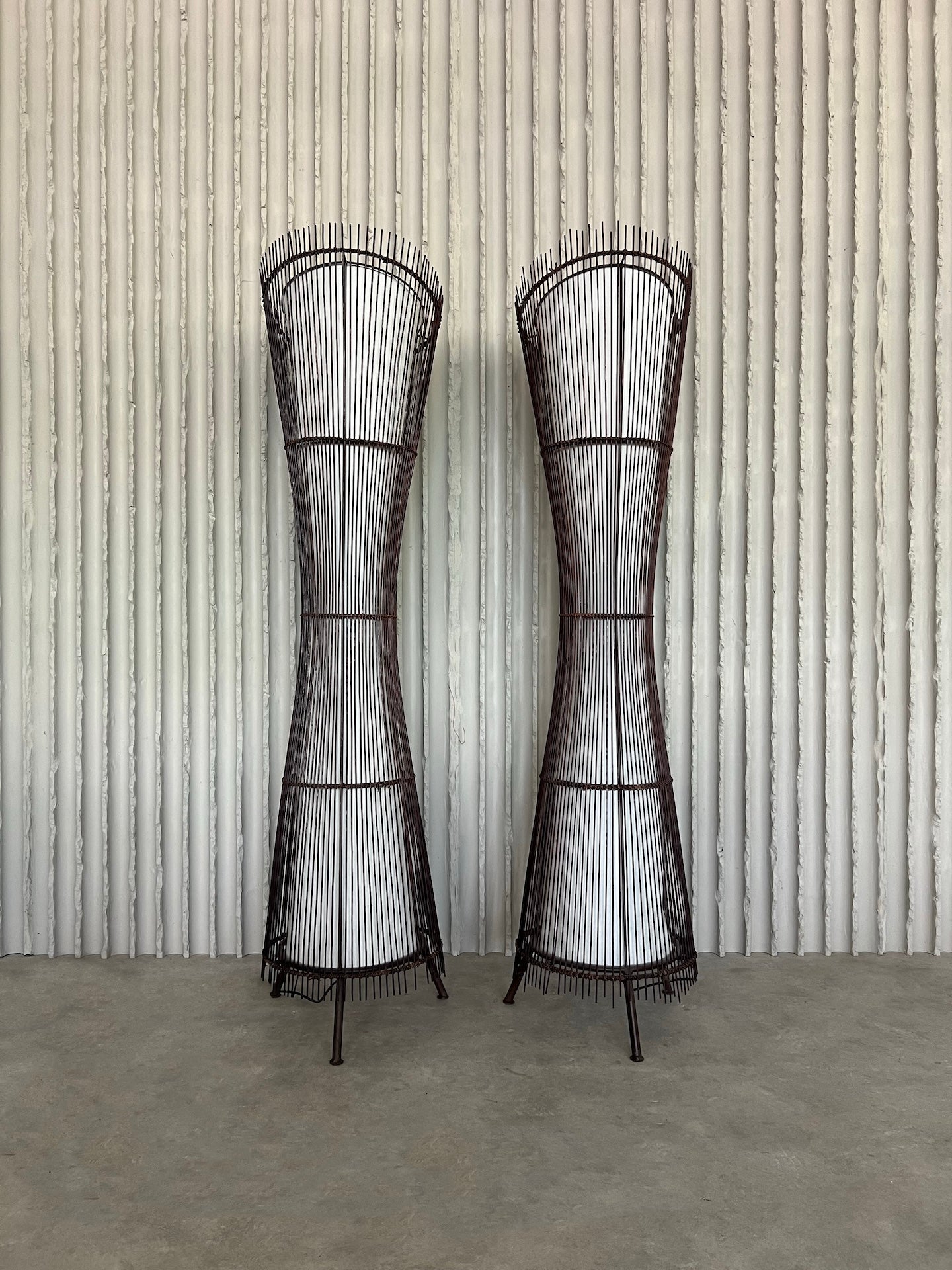 Set of French sculptural Kobe floor lamps - Collectors - Net.Work