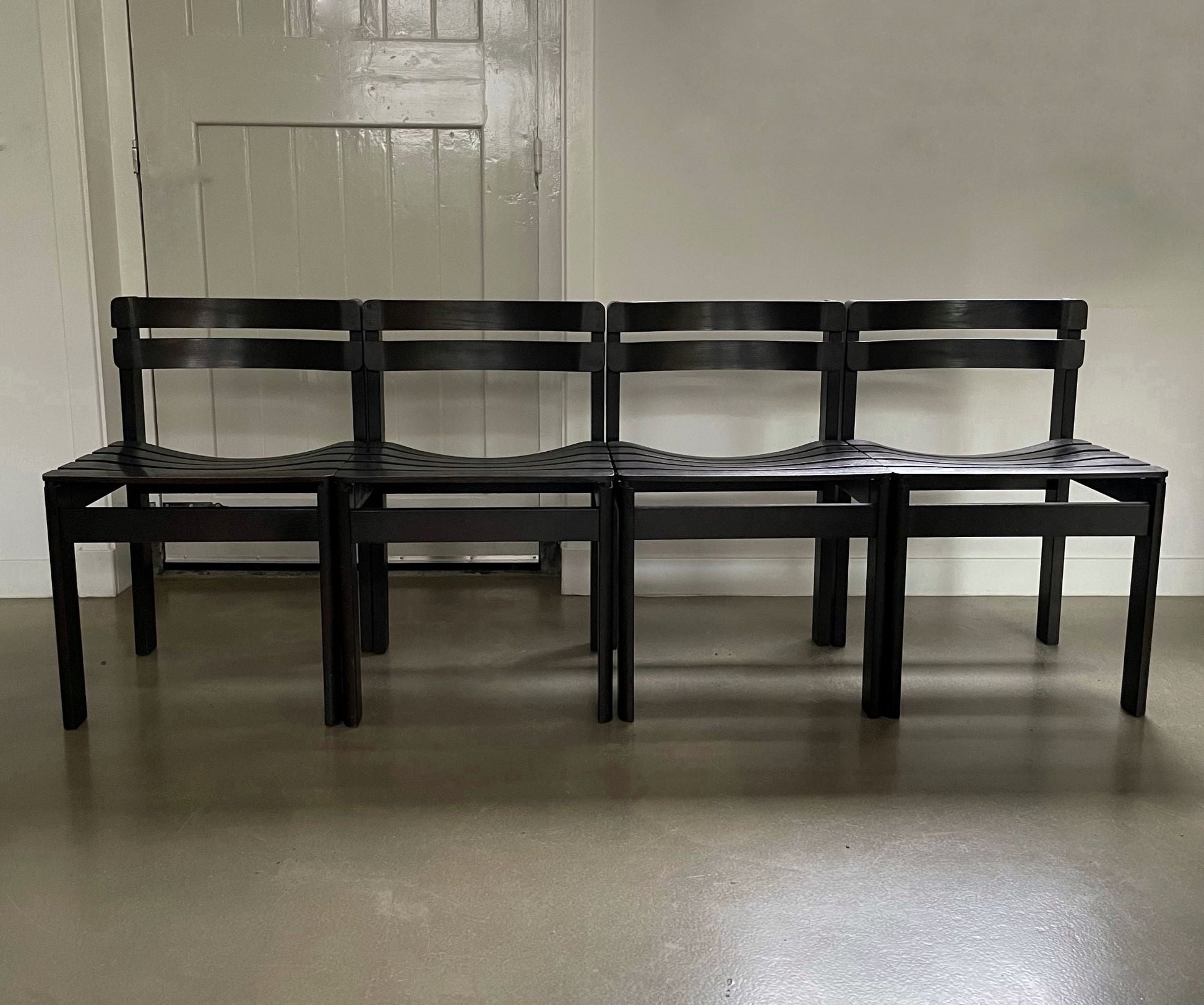 Set of vintage design slat chairs - Collectors - Net.Work