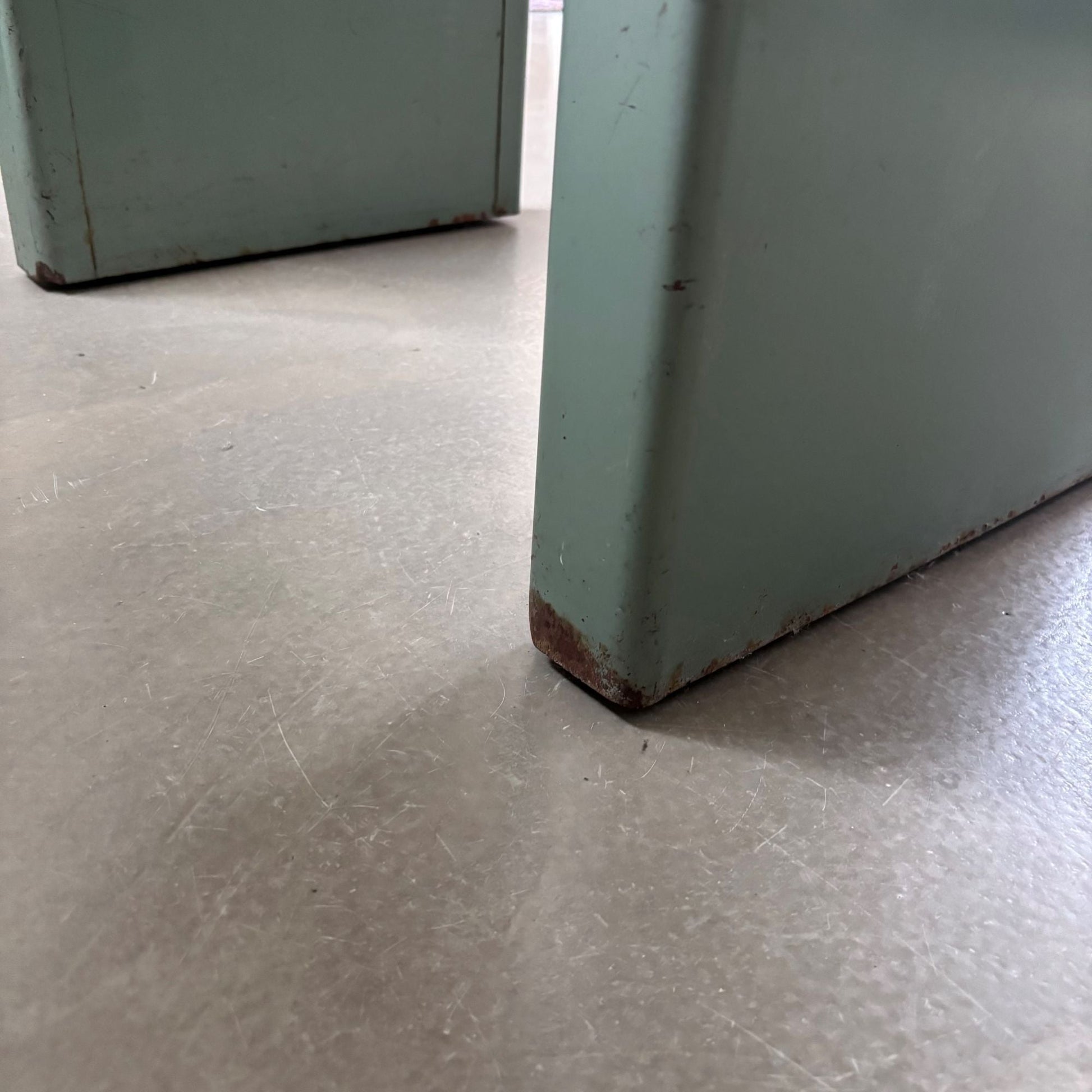 Small industrial, Gispen style writing desk, 1950’s, France - Collectors - Net.Work