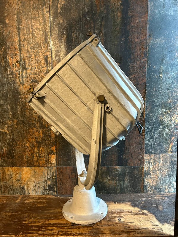 Spotlight with tripod for the Suez Canal
