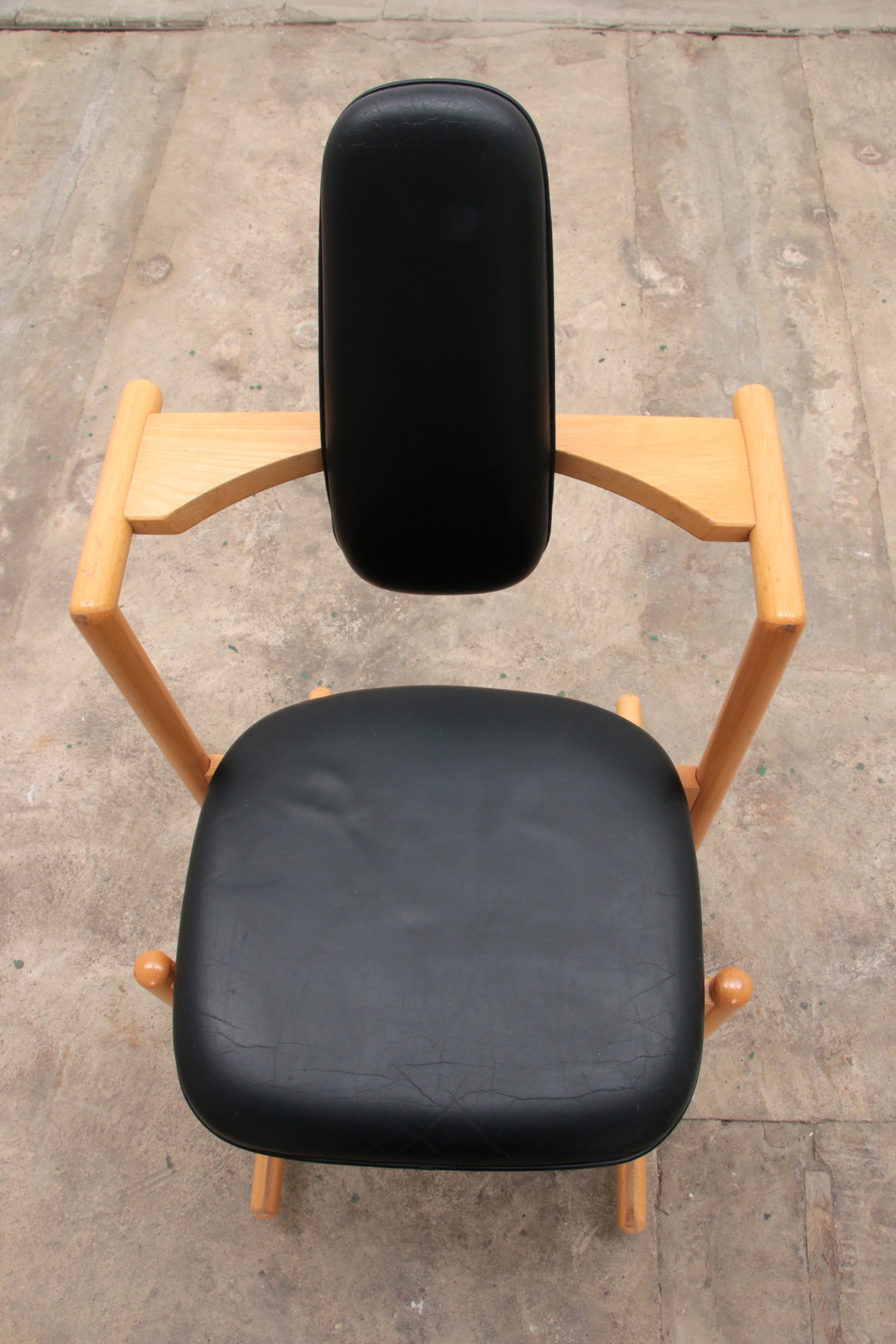 Stokke Dining Set with Large Table and 8 Chairs by Peter Opsvik - Collectors - Net.Work