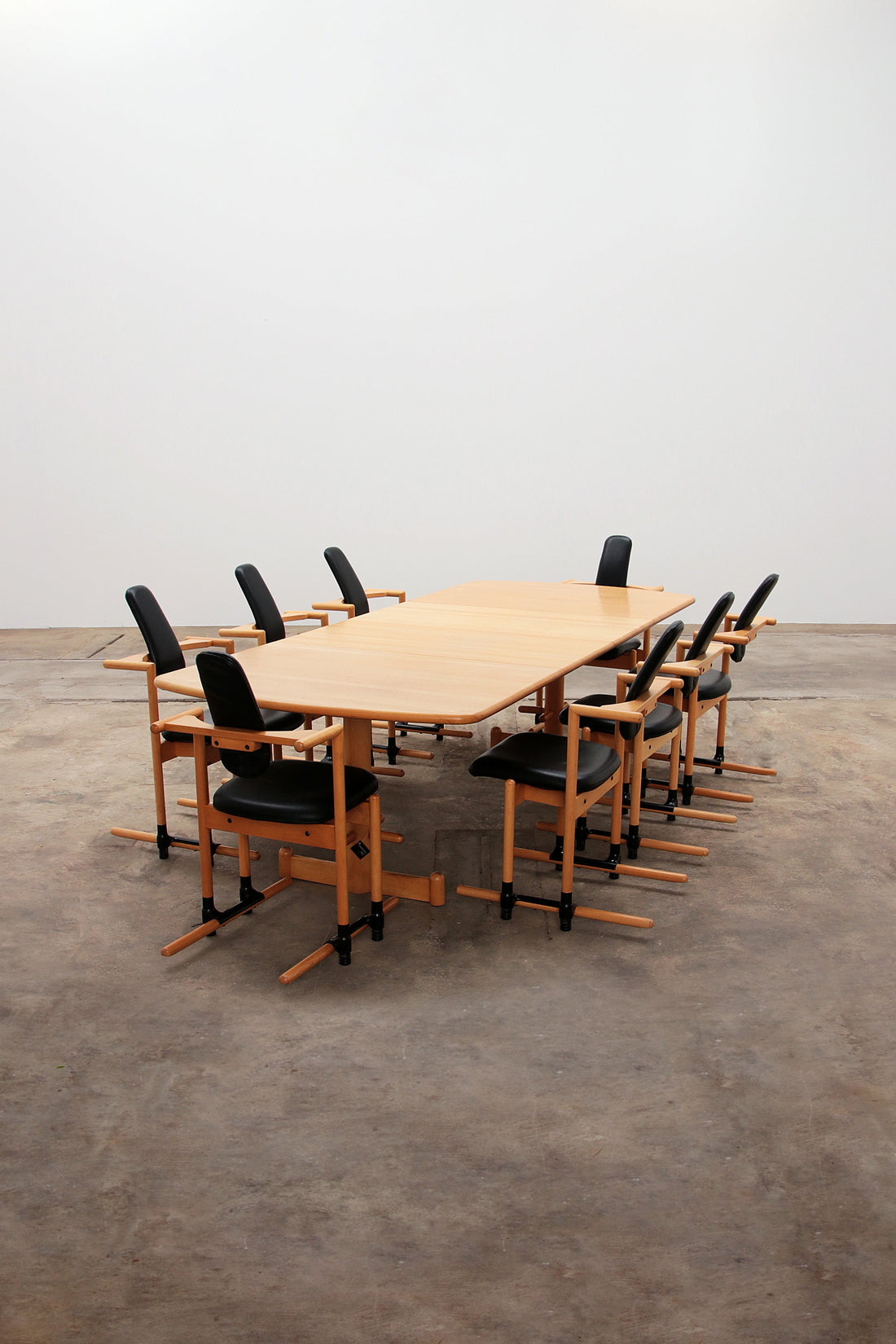 Stokke Dining Set with Large Table and 8 Chairs by Peter Opsvik - Collectors - Net.Work