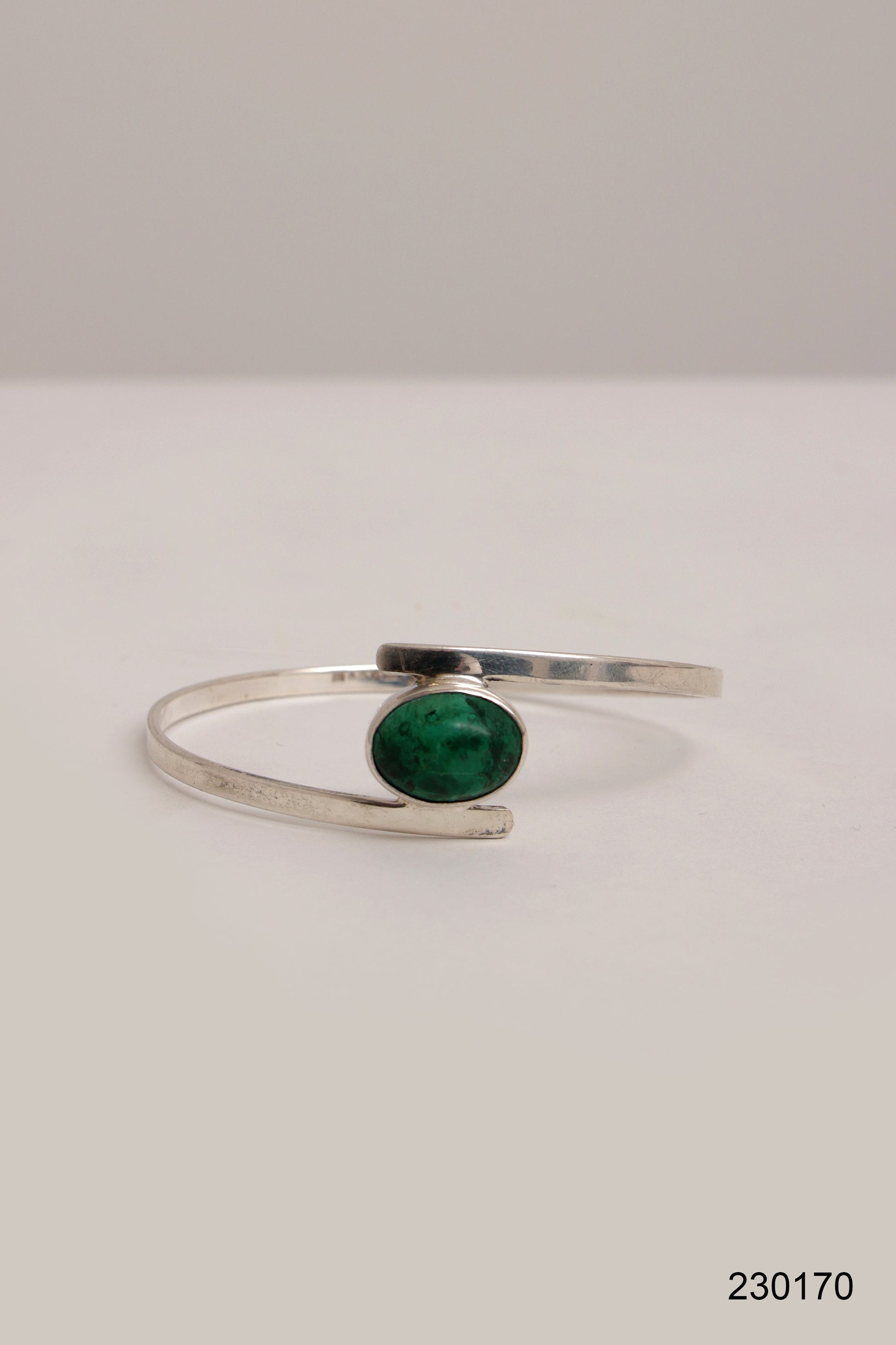 Timeless Scandinavian Sterling Silver Bracelet with Striking Green Stone by Isaac Cohen, 1966 - Collectors - Net.Work