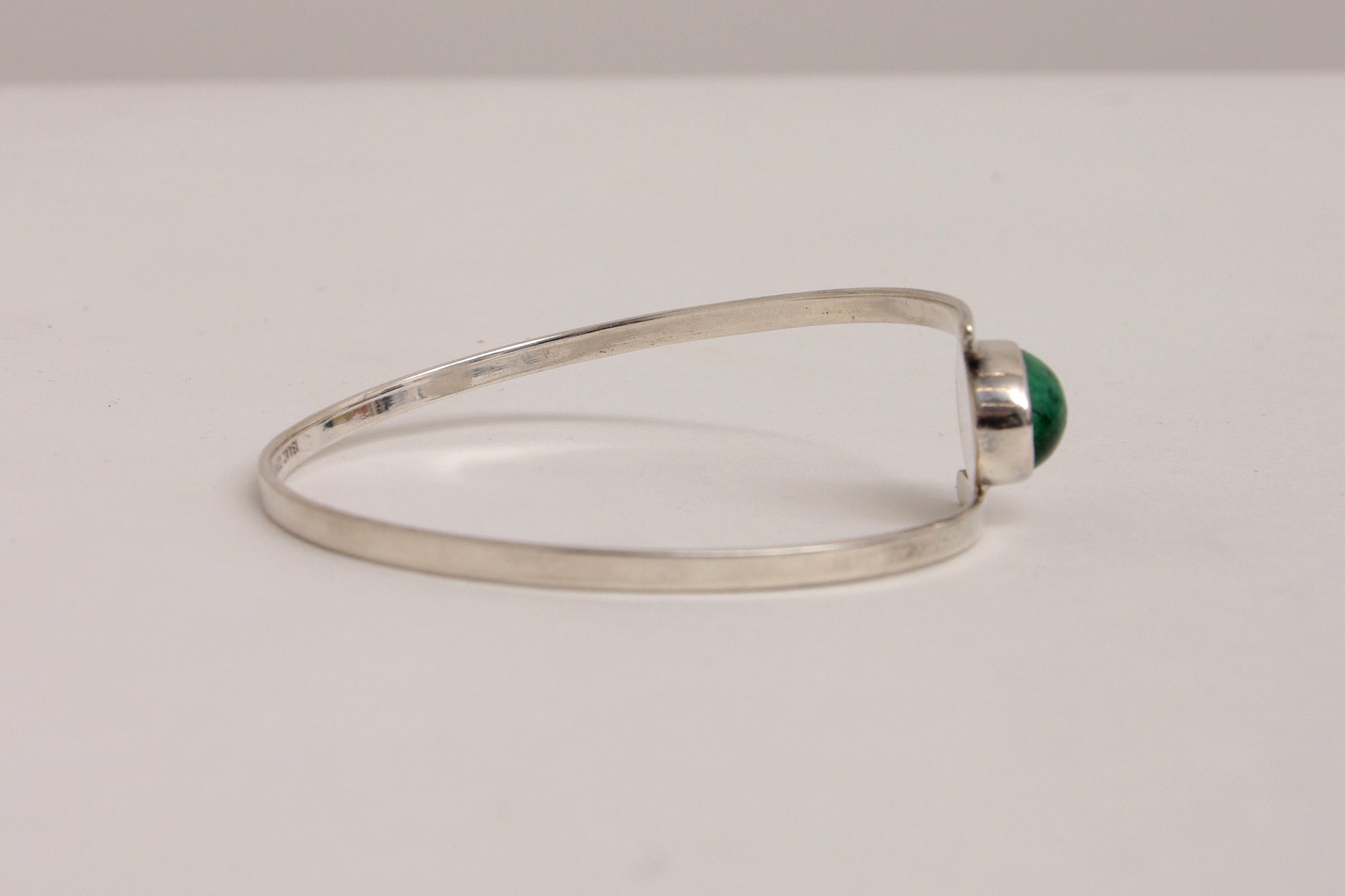 Timeless Scandinavian Sterling Silver Bracelet with Striking Green Stone by Isaac Cohen, 1966 - Collectors - Net.Work