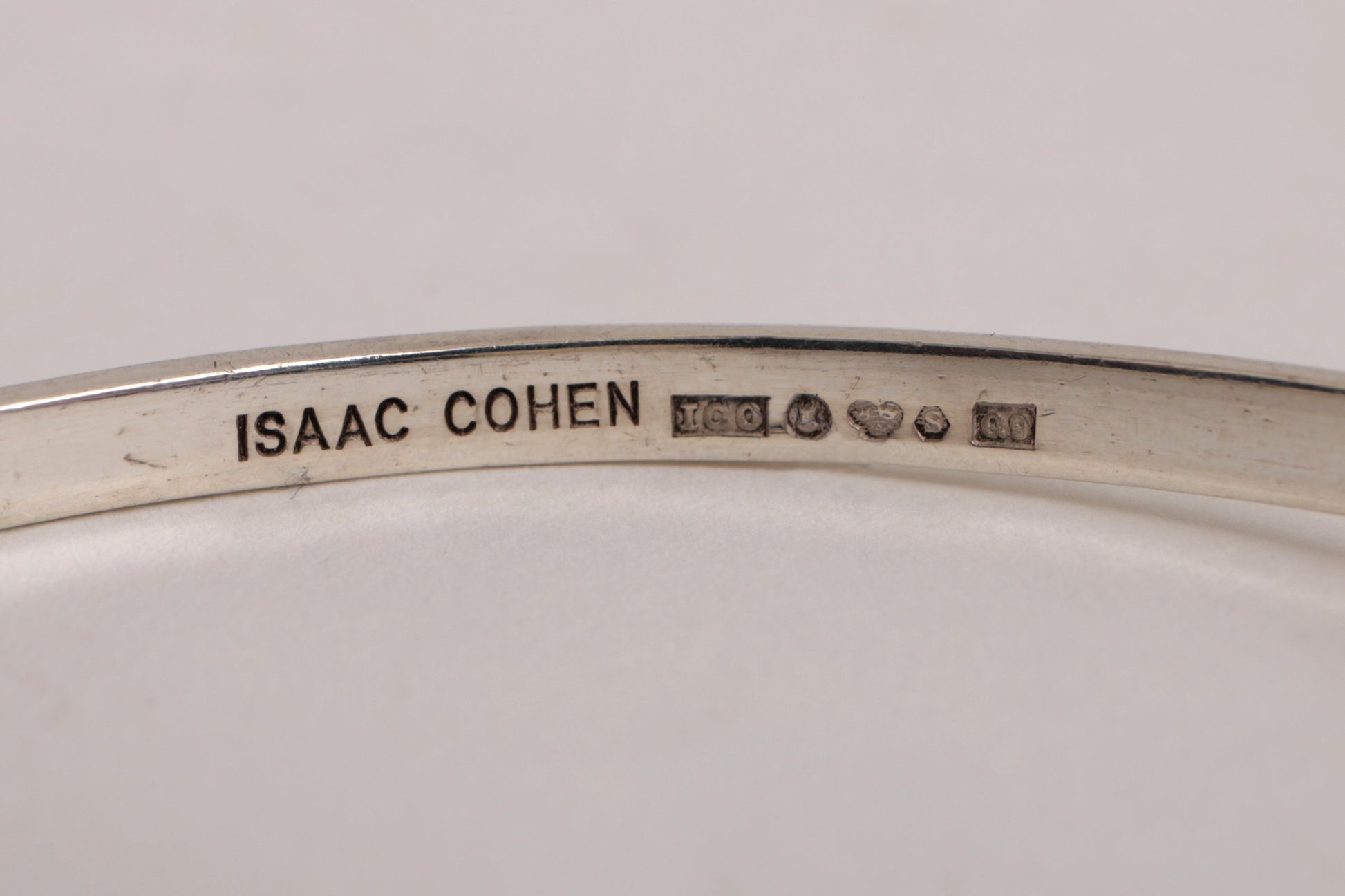 Timeless Scandinavian Sterling Silver Bracelet with Striking Green Stone by Isaac Cohen, 1966 - Collectors - Net.Work