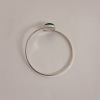Zeitloses skandinavisches Armband aus Sterlingsilber mit markantem grünen Stein von Isaac Cohen, 1966