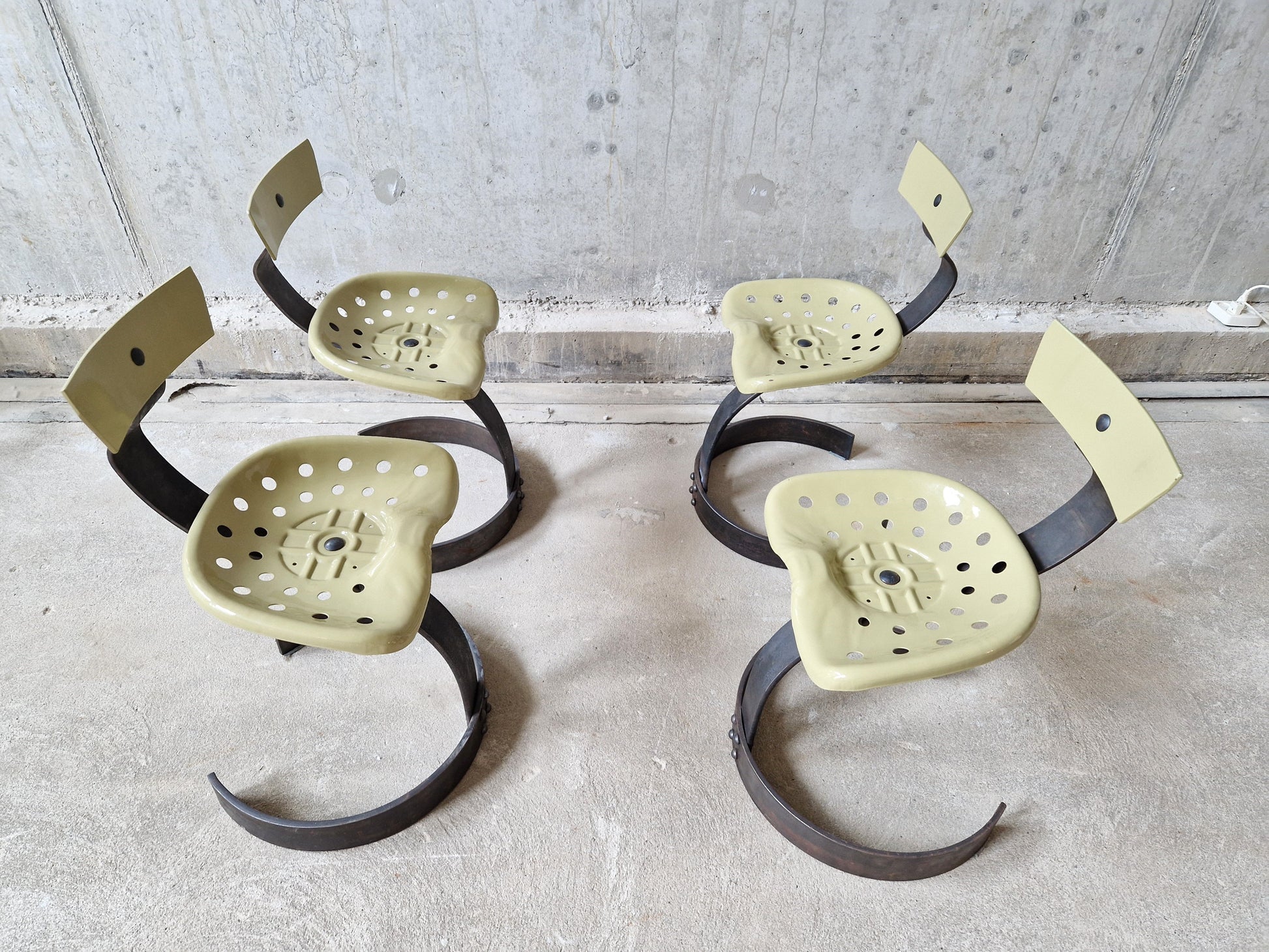 Unique Set of 4 Postmodern Tractor Seat Chairs - COLLECTORS RDAM