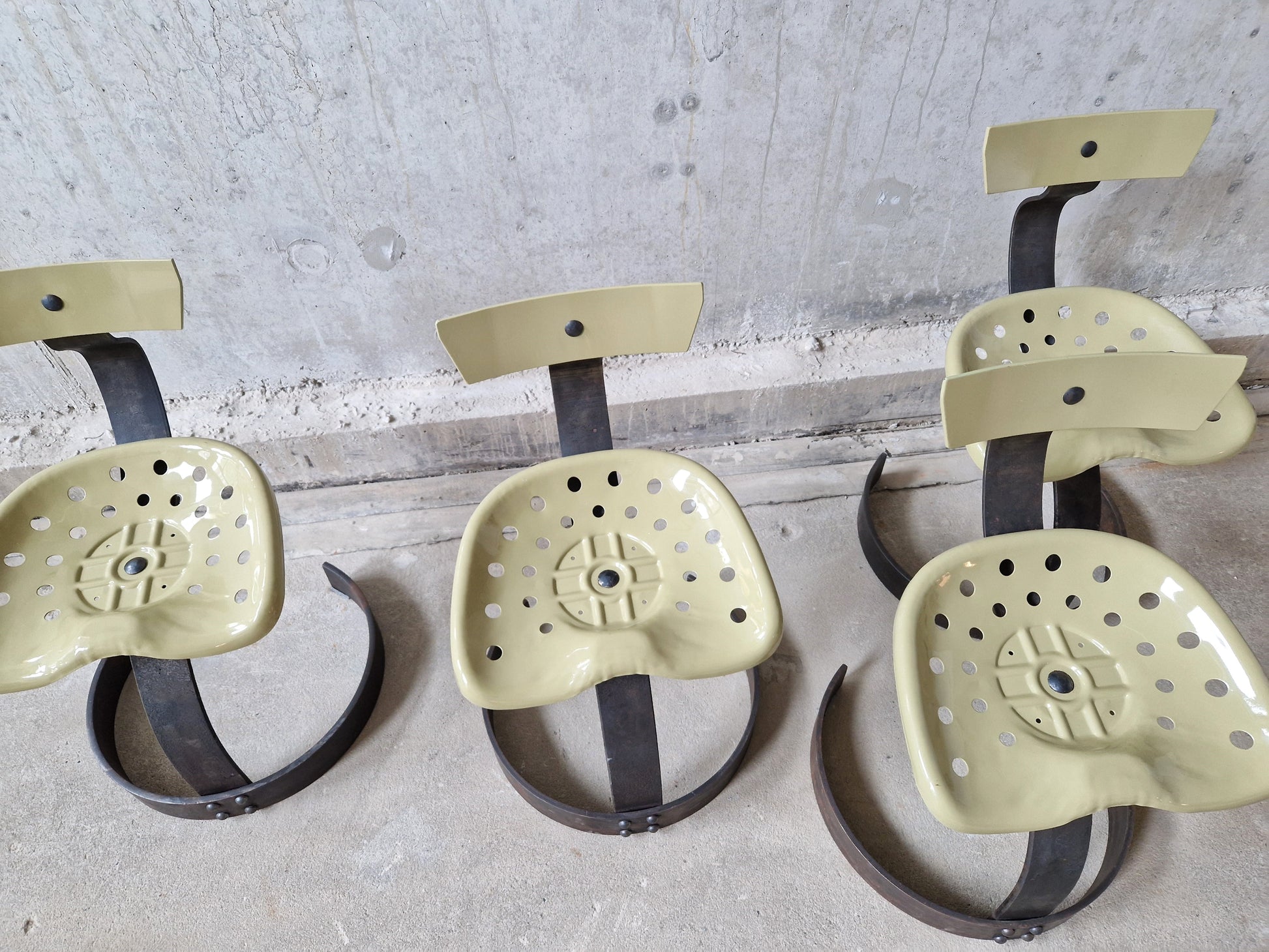 Unique Set of 4 Postmodern Tractor Seat Chairs - COLLECTORS RDAM