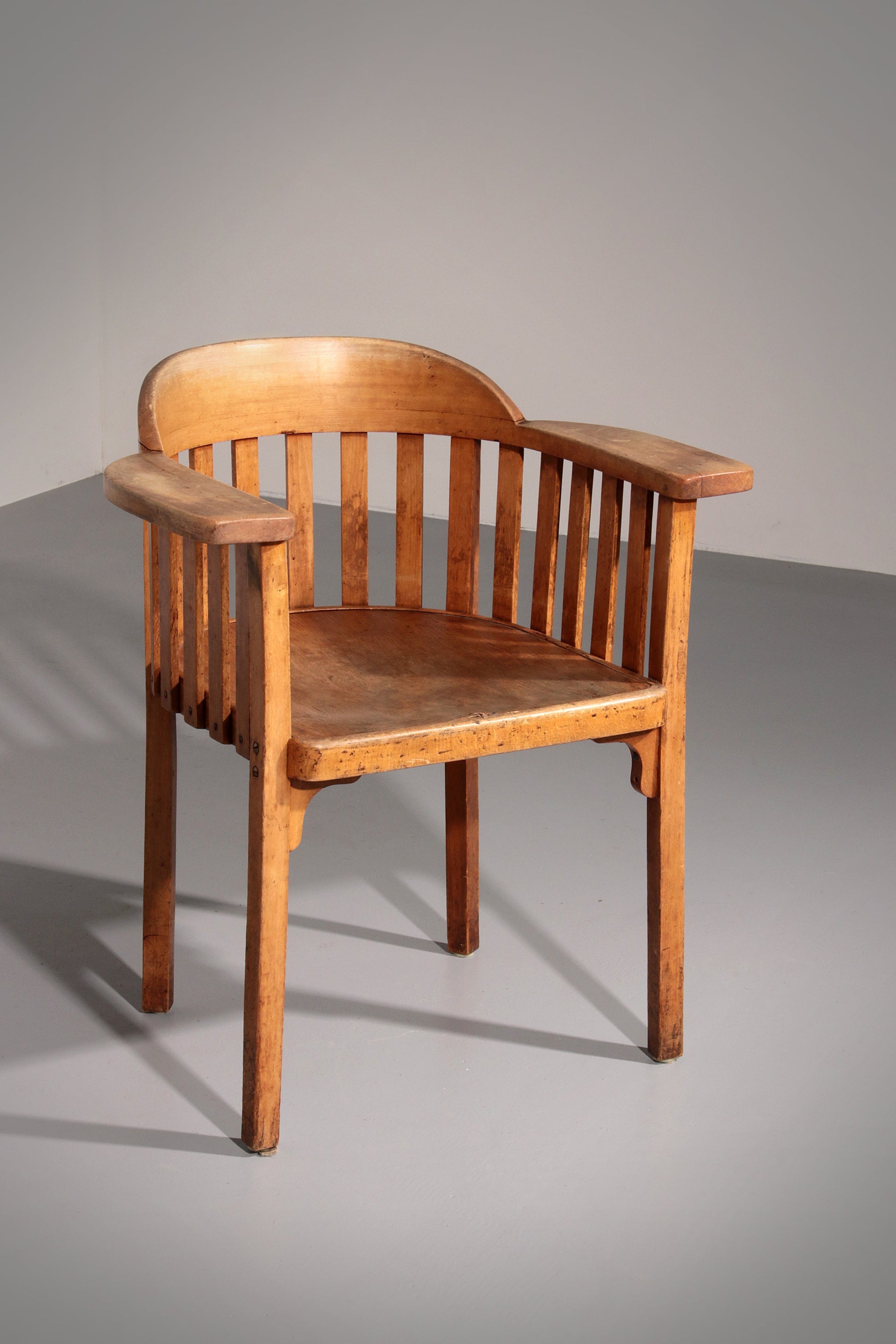 Very rare Elephant Desk Chair by Josef Hoffmann for J&J Kohn - Collectors - Net.Work