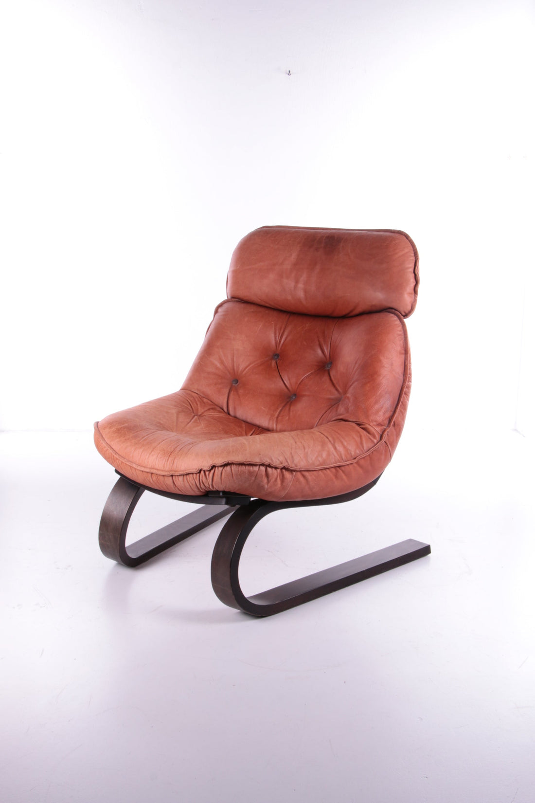 Vintage Brazilian Armchair with Cognac color leather seat cushion, 70s. - Collectors - Net.Work