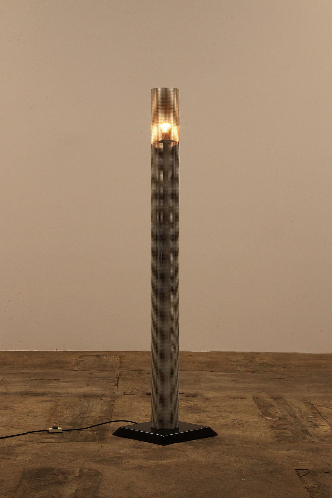 Vintage Italian White Metal Floor Lamp 1960 - Collectors - Net.Work